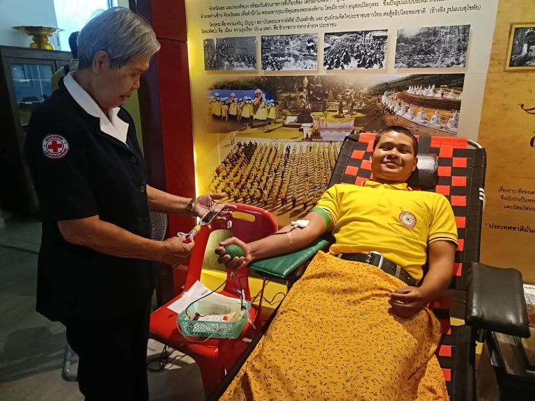 “จิตอาสา บริจาคโลหิต ด้วยหัวใจ หนึ่งคนให้ สามคนรับ”