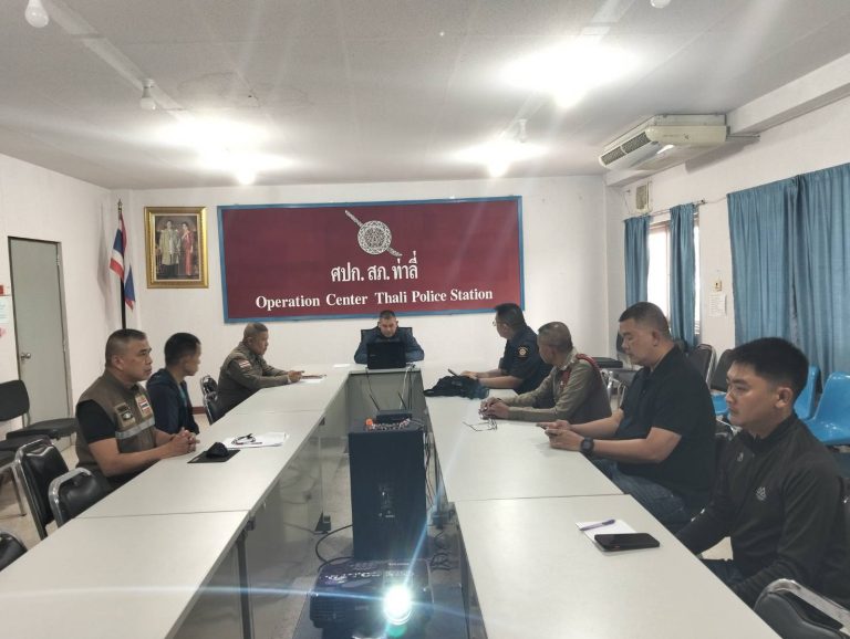 ประชุมวิเคราะห์และวางแผนในการเข้าดำเนินการเหตุที่เกิดขึ้นในพื้นที่จากผู้ใช้สารเสพติด